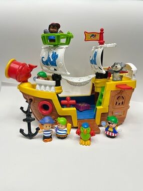 Little People Pirate ship + 7 people